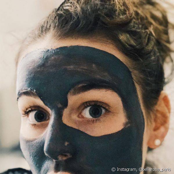 M?scaras de argila, como verde e preta, podem ser o segundo passo da prepara??o de pele para desintoxicar, tirar oleosidade e iluminar a pele no dia do casamento (Foto: Instagram @bellarosa_paris)
